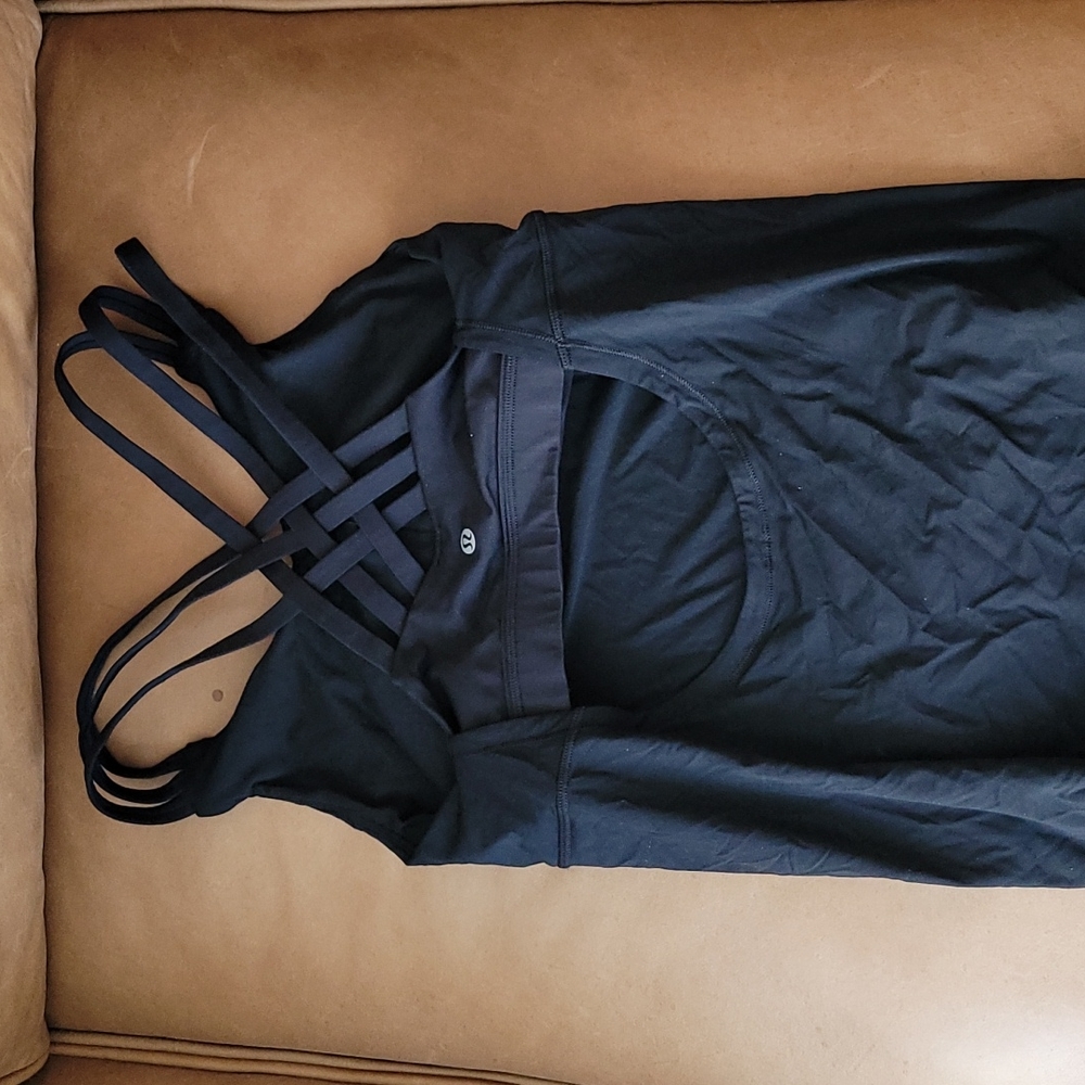 Lululemon black workout top size 6